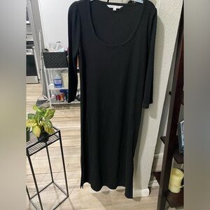 Women’s large black dress! Great for layering.